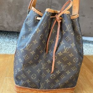 Authentic Louis Vuitton Monogram Noe Shoulder Bag